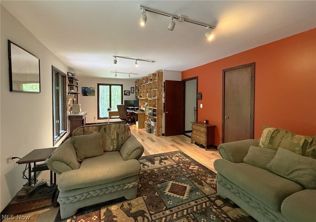 9350 Hidden Lake Drive, Chesterland, OH 44026