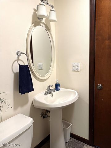 9350 Hidden Lake Drive, Chesterland, OH 44026