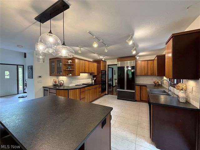 9350 Hidden Lake Drive, Chesterland, OH 44026