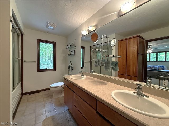 9350 Hidden Lake Drive, Chesterland, OH 44026