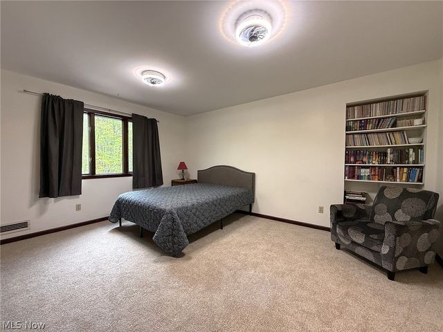 9350 Hidden Lake Drive, Chesterland, OH 44026