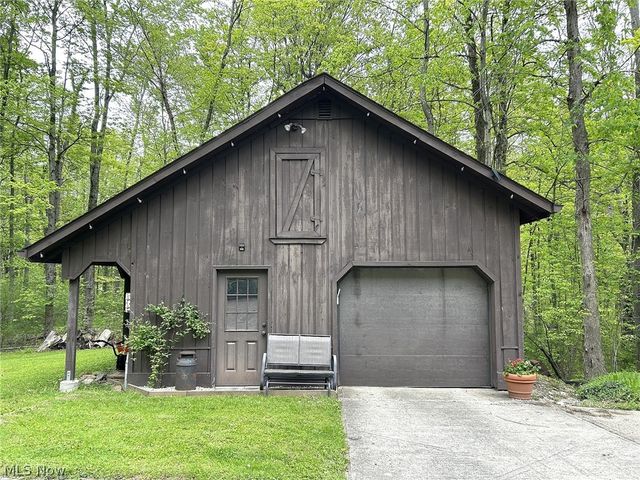 9350 Hidden Lake Drive, Chesterland, OH 44026