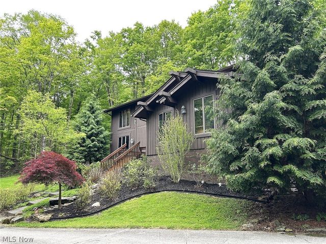 9350 Hidden Lake Drive, Chesterland, OH 44026