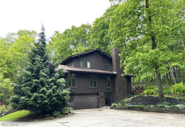 9350 Hidden Lake Drive, Chesterland, OH 44026