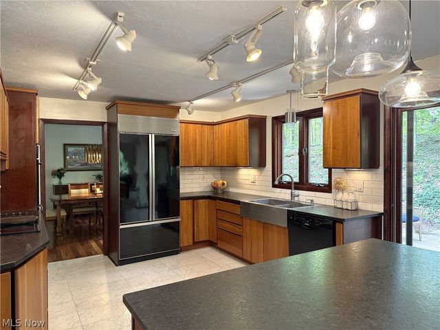 9350 Hidden Lake Drive, Chesterland, OH 44026