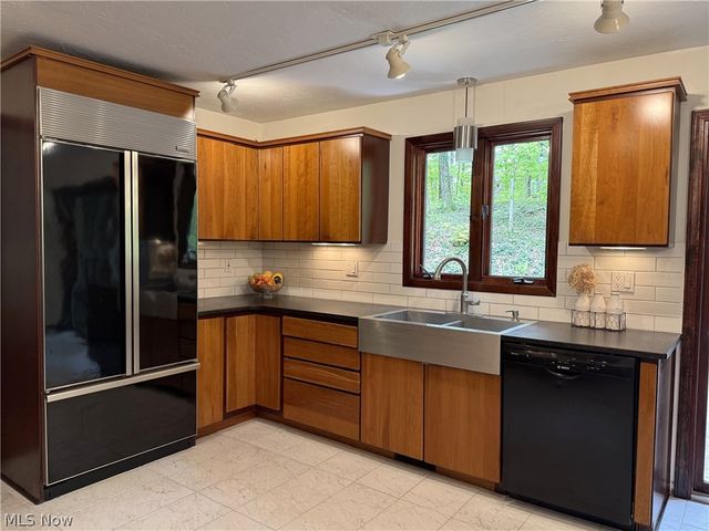 9350 Hidden Lake Drive, Chesterland, OH 44026