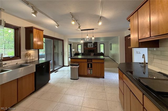 9350 Hidden Lake Drive, Chesterland, OH 44026