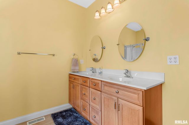 1620 Chancelor Place, Chatham, IL 62629