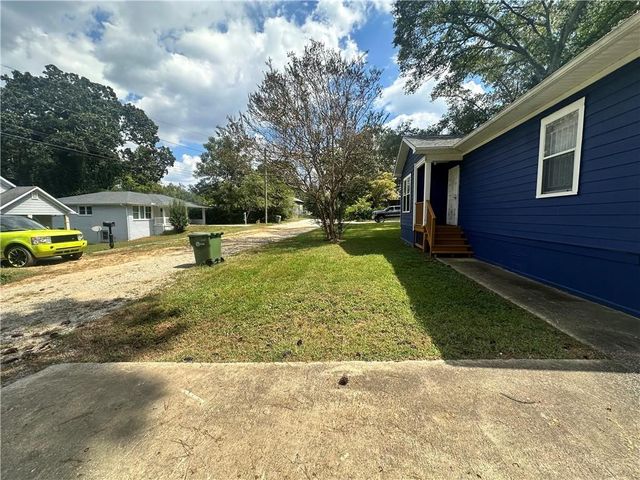 660 Cedar NW Avenue, Atlanta, GA 30318