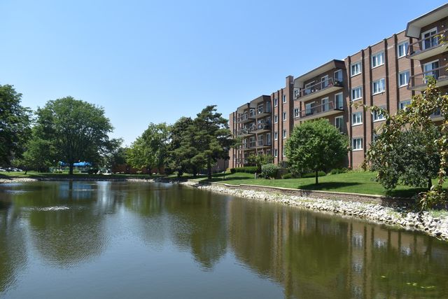 8001 W Courte Drive 310, Niles, IL 60714