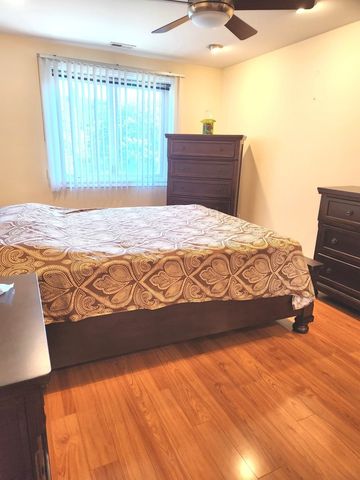 8001 W Courte Drive 310, Niles, IL 60714