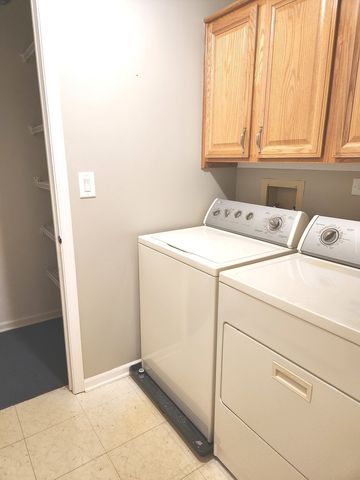 8001 W Courte Drive 310, Niles, IL 60714