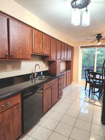 8001 W Courte Drive 310, Niles, IL 60714