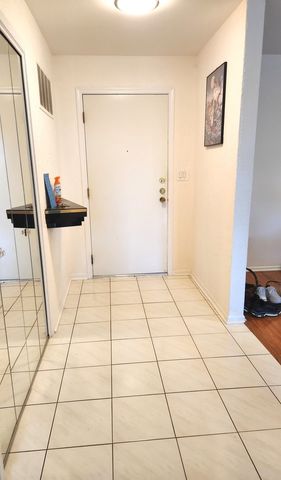 8001 W Courte Drive 310, Niles, IL 60714