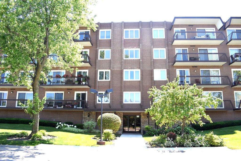 8001 W Courte Drive 310, Niles, IL 60714