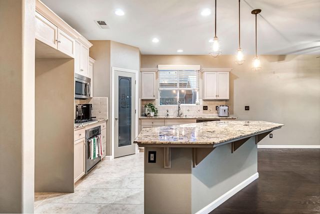 3237 Bellaire Avenue, Clovis, CA 93619