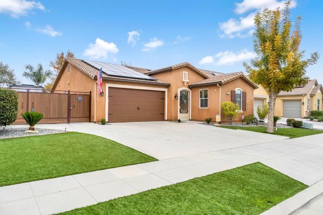 3237 Bellaire Avenue, Clovis, CA 93619