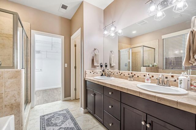 3237 Bellaire Avenue, Clovis, CA 93619