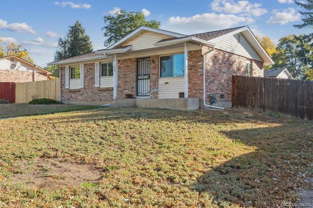 842 S Worchester Street, Aurora, CO 80012