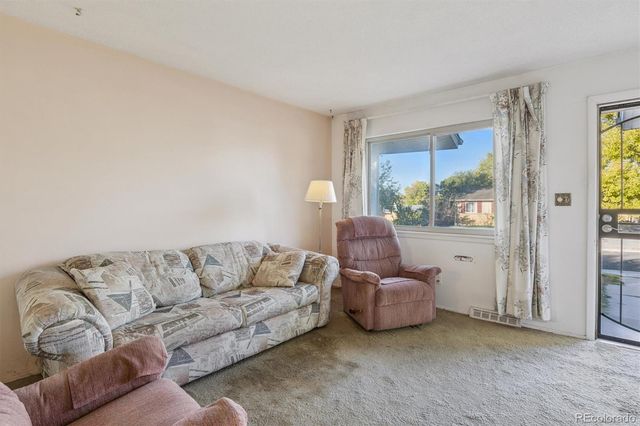 842 S Worchester Street, Aurora, CO 80012