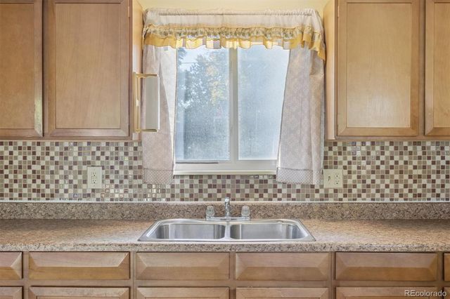 842 S Worchester Street, Aurora, CO 80012