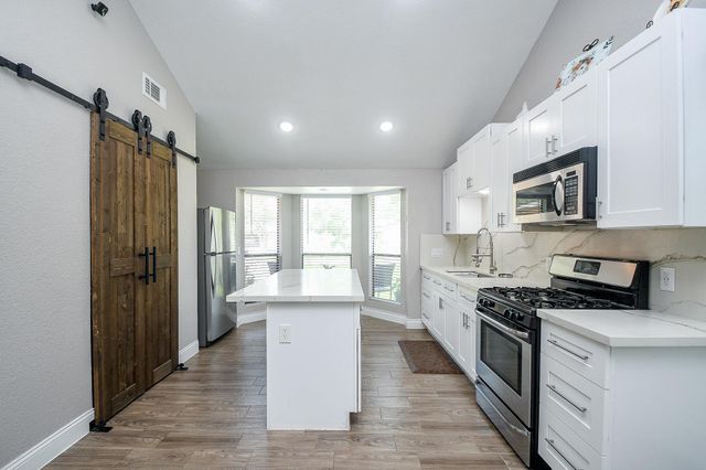 5011 Kleinway Drive, Houston, TX 77066