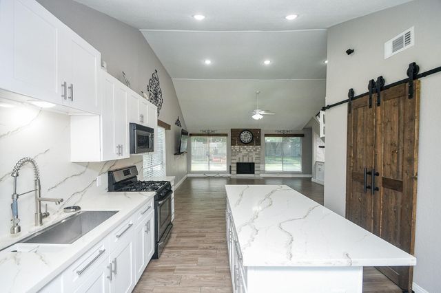 5011 Kleinway Drive, Houston, TX 77066