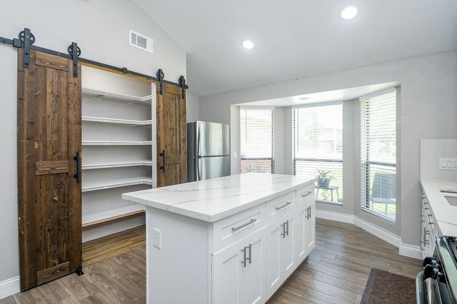 5011 Kleinway Drive, Houston, TX 77066