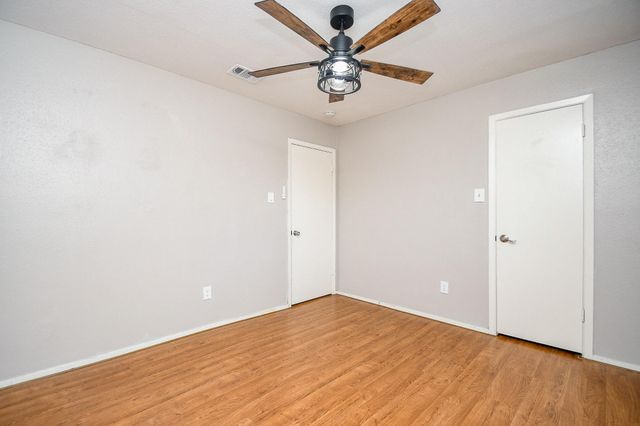 5011 Kleinway Drive, Houston, TX 77066