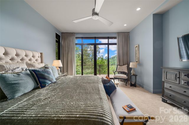 257 Bear Landing Drive, Hendersonville, NC 28792