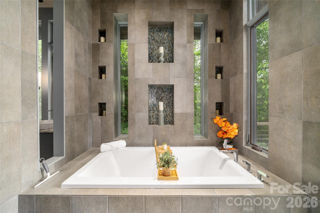 257 Bear Landing Drive, Hendersonville, NC 28792