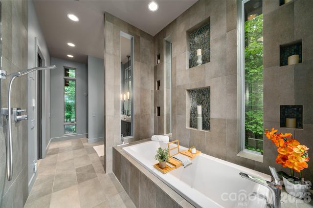257 Bear Landing Drive, Hendersonville, NC 28792