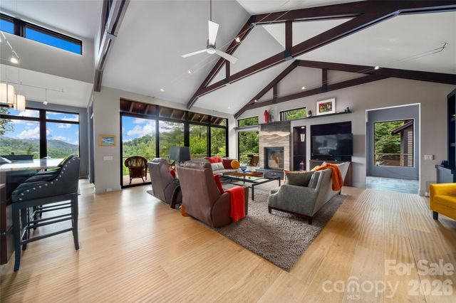 257 Bear Landing Drive, Hendersonville, NC 28792