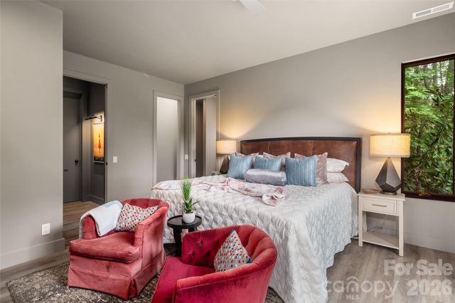 257 Bear Landing Drive, Hendersonville, NC 28792
