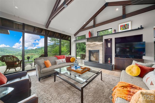 257 Bear Landing Drive, Hendersonville, NC 28792