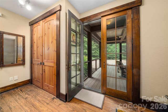257 Bear Landing Drive, Hendersonville, NC 28792