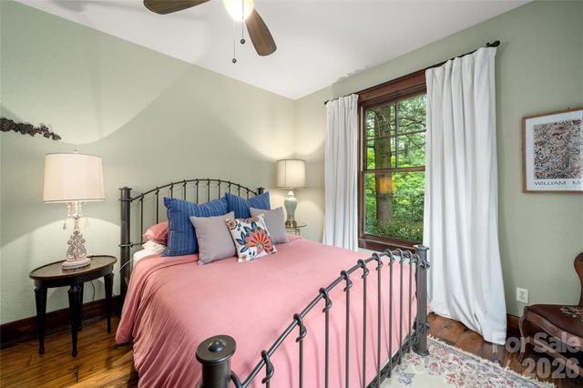 257 Bear Landing Drive, Hendersonville, NC 28792