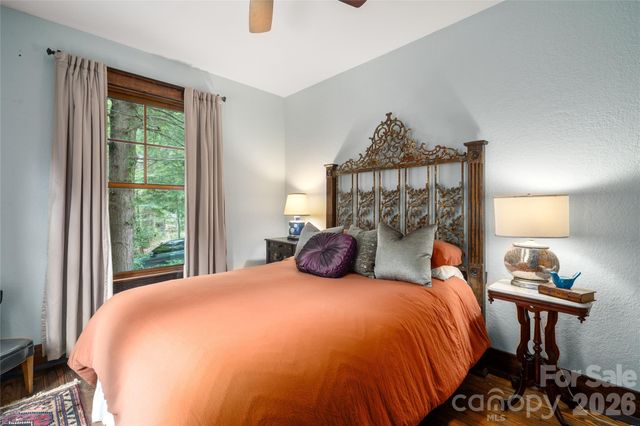 257 Bear Landing Drive, Hendersonville, NC 28792