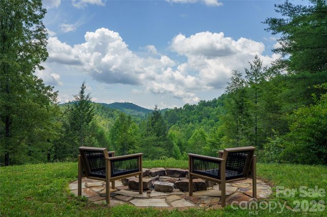 257 Bear Landing Drive, Hendersonville, NC 28792