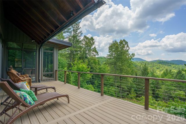 257 Bear Landing Drive, Hendersonville, NC 28792