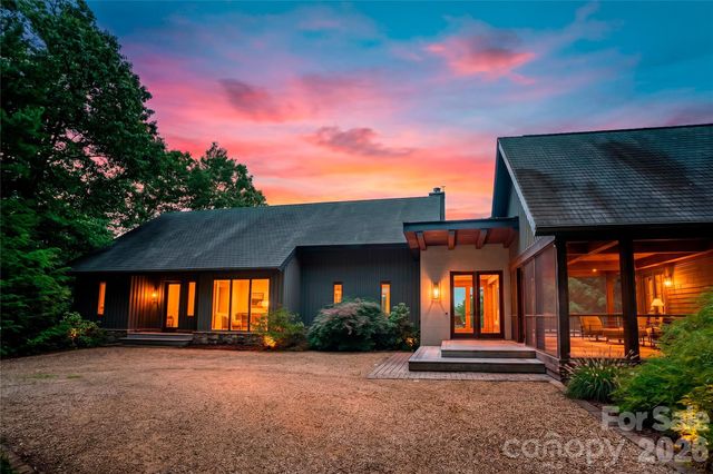 257 Bear Landing Drive, Hendersonville, NC 28792