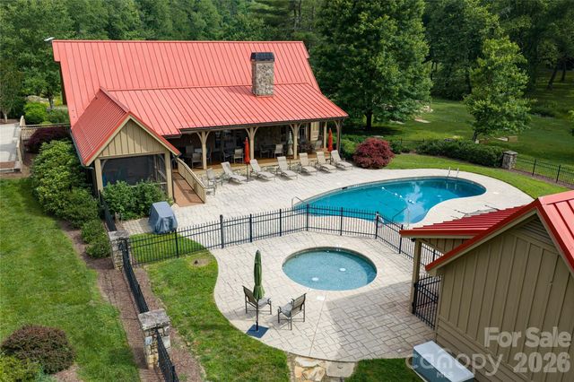 257 Bear Landing Drive, Hendersonville, NC 28792
