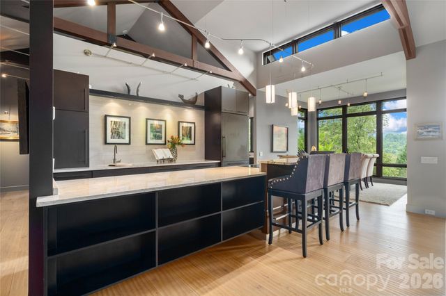 257 Bear Landing Drive, Hendersonville, NC 28792