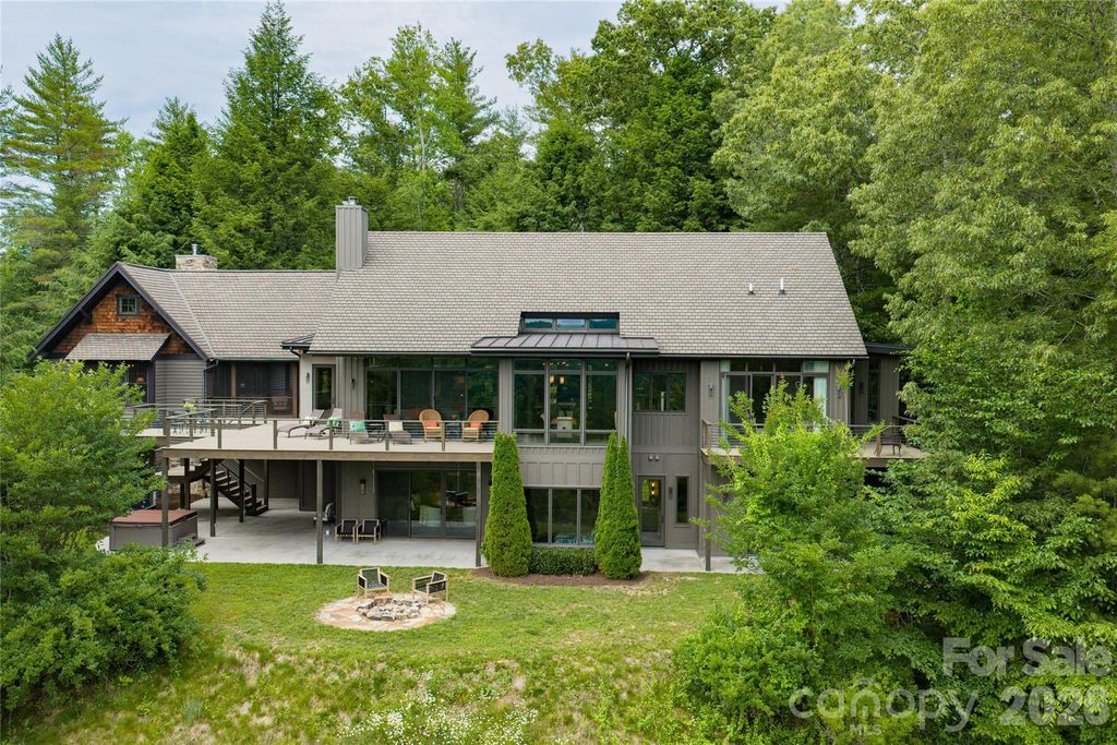 257 Bear Landing Drive, Hendersonville, NC 28792