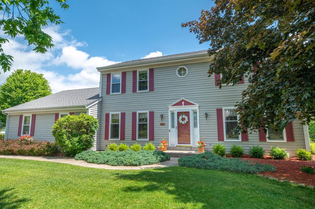 1230 S Springdale ROAD, Waukesha, WI 53186