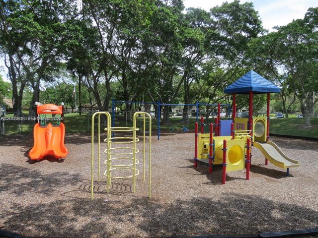 2320 S Cypress Bend Drive 204, Pompano Beach, FL 33069