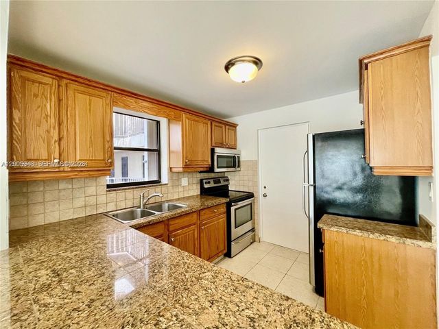 2320 S Cypress Bend Drive 204, Pompano Beach, FL 33069