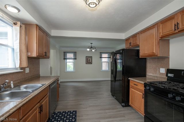 2374 Traymore Road, University Heights, OH 44118