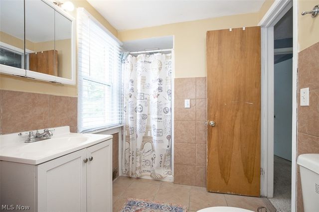 2374 Traymore Road, University Heights, OH 44118