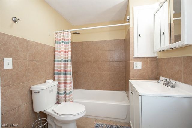 2374 Traymore Road, University Heights, OH 44118